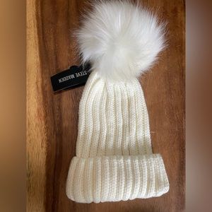 ✨NWT Steve Madden Pom Beanie